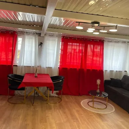 Pool & Chill بيارفيت-سور-سين